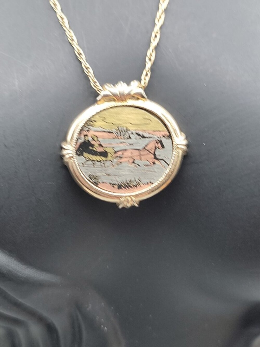 Vintage 1982 Avon Country Christmas Pendant Necklace 18" Gold Tone Chain